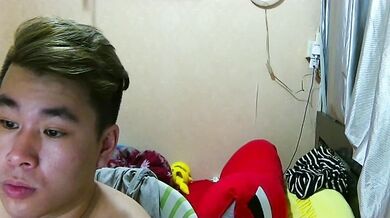 《居家摄像头破解》小伙和漂亮女友之间的私密生活被曝光 (14)